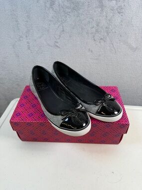 Tory Burch Skyler Sneaker Size 7.5 Flannel Fabric Soft Patent Shoes